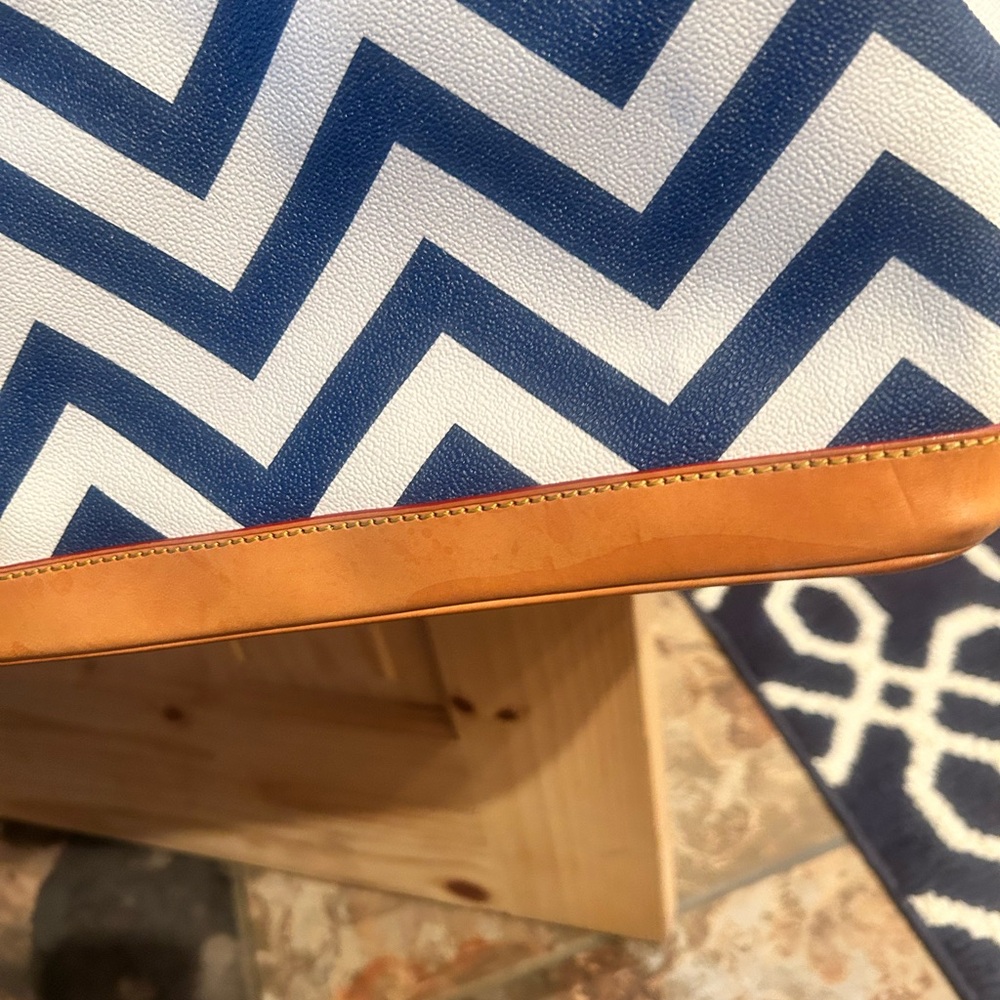 Dooney & Bourke Navy and White Chevron Tote set - Picture 3 of 14